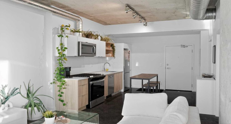 1319 14 Avenue, Calgary, Alberta T3C 0W3, 1 Bedroom Bedrooms, ,1 BathroomBathrooms,Residential,For Sale,14,A2292441