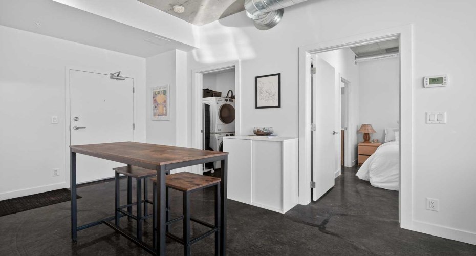 1319 14 Avenue, Calgary, Alberta T3C 0W3, 1 Bedroom Bedrooms, ,1 BathroomBathrooms,Residential,For Sale,14,A2292441