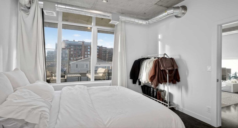 1319 14 Avenue, Calgary, Alberta T3C 0W3, 1 Bedroom Bedrooms, ,1 BathroomBathrooms,Residential,For Sale,14,A2292441