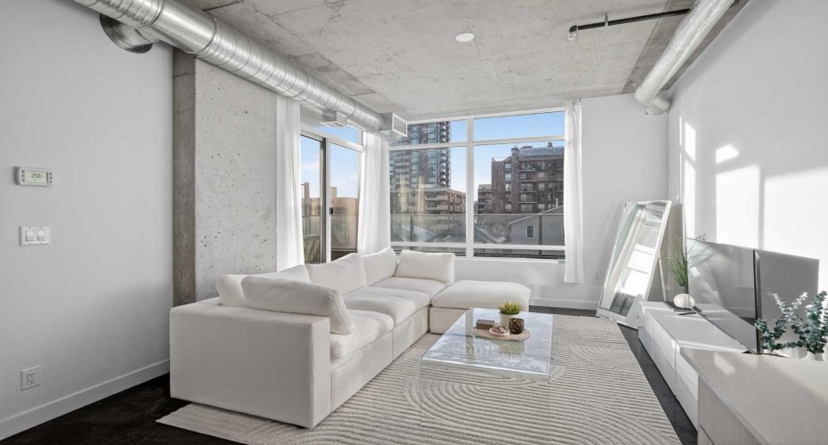 1319 14 Avenue, Calgary, Alberta T3C 0W3, 1 Bedroom Bedrooms, ,1 BathroomBathrooms,Residential,For Sale,14,A2292441