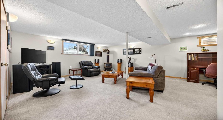 152 Maddock Way, Calgary, Alberta T2A3X3, 3 Bedrooms Bedrooms, ,2 BathroomsBathrooms,Residential,For Sale,Maddock,A2292455