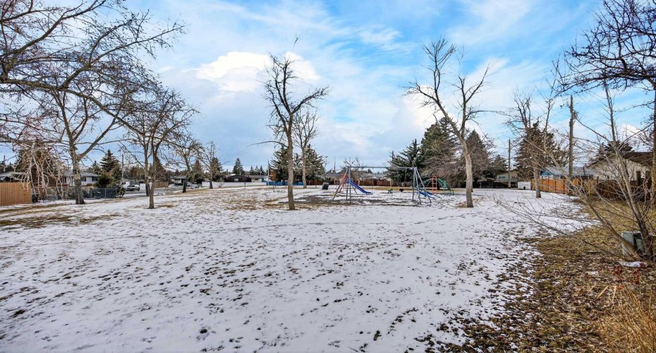 152 Maddock Way, Calgary, Alberta T2A3X3, 3 Bedrooms Bedrooms, ,2 BathroomsBathrooms,Residential,For Sale,Maddock,A2292455