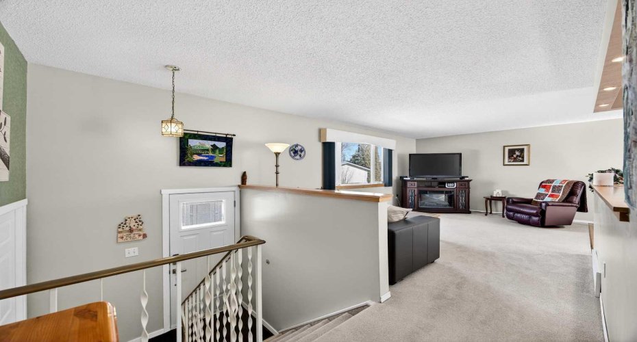 152 Maddock Way, Calgary, Alberta T2A3X3, 3 Bedrooms Bedrooms, ,2 BathroomsBathrooms,Residential,For Sale,Maddock,A2292455