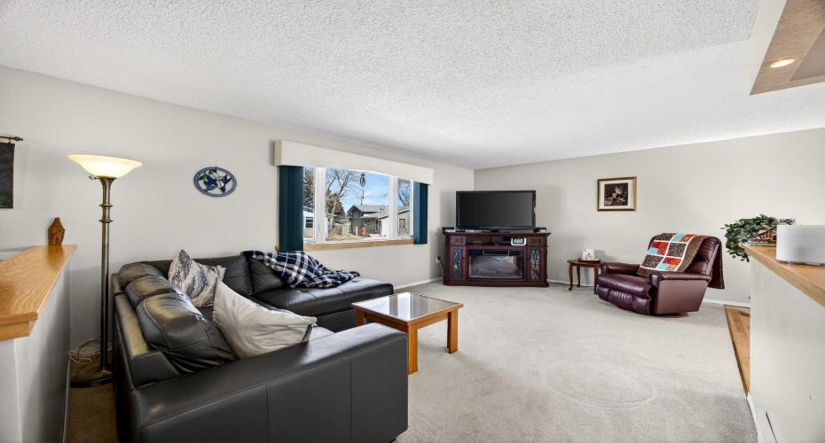 152 Maddock Way, Calgary, Alberta T2A3X3, 3 Bedrooms Bedrooms, ,2 BathroomsBathrooms,Residential,For Sale,Maddock,A2292455