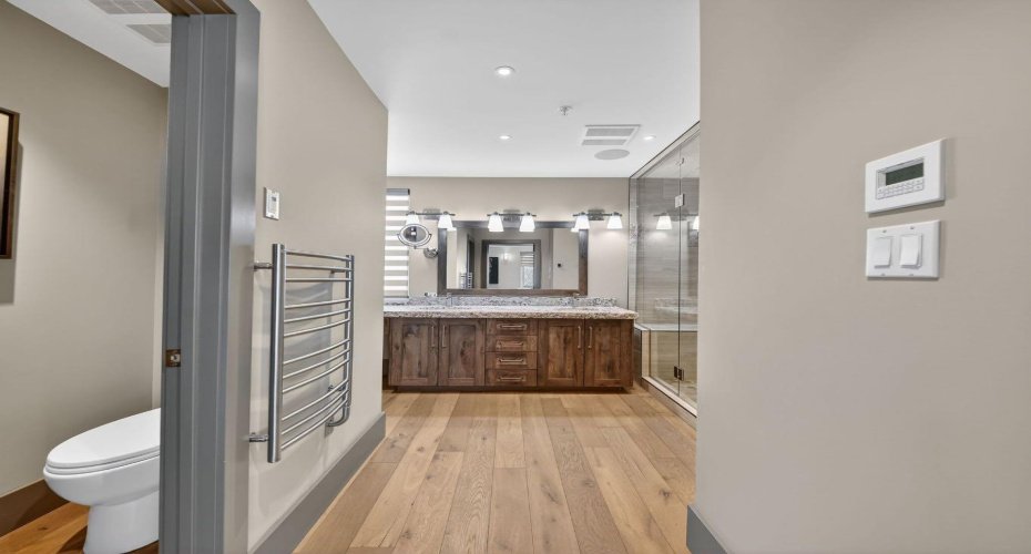 1015 11 Street, Calgary, Alberta T2G 3E9, 2 Bedrooms Bedrooms, ,9 BathroomsBathrooms,Residential,For Sale,11,A2292457