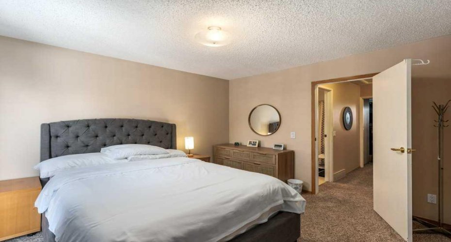 7172 Coach Hill Road, Calgary, Alberta T3H 1C8, 3 Bedrooms Bedrooms, ,2 BathroomsBathrooms,Residential,For Sale,Coach Hill,A2292465