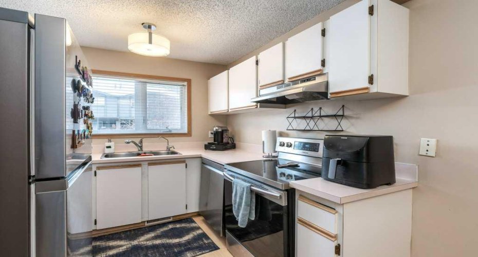 7172 Coach Hill Road, Calgary, Alberta T3H 1C8, 3 Bedrooms Bedrooms, ,2 BathroomsBathrooms,Residential,For Sale,Coach Hill,A2292465