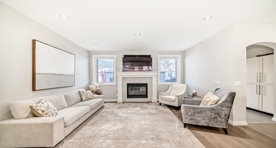 4627 83 Street, Calgary, Alberta T3B 2R1, 4 Bedrooms Bedrooms, ,4 BathroomsBathrooms,Residential,For Sale,83,A2292481