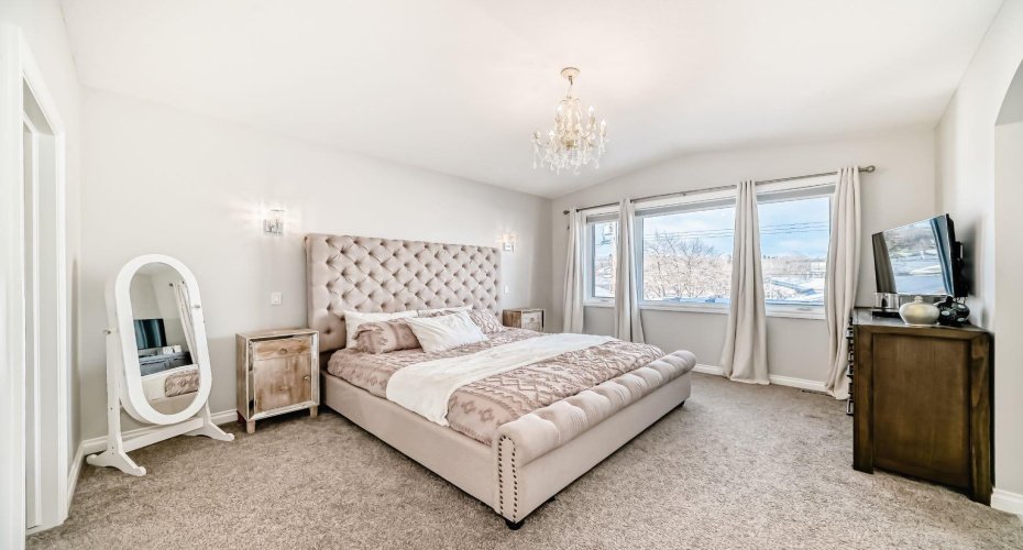 4627 83 Street, Calgary, Alberta T3B 2R1, 4 Bedrooms Bedrooms, ,4 BathroomsBathrooms,Residential,For Sale,83,A2292481