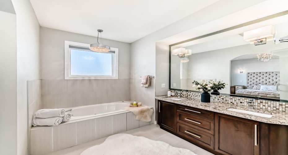 4627 83 Street, Calgary, Alberta T3B 2R1, 4 Bedrooms Bedrooms, ,4 BathroomsBathrooms,Residential,For Sale,83,A2292481