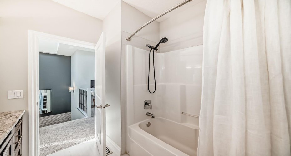 4627 83 Street, Calgary, Alberta T3B 2R1, 4 Bedrooms Bedrooms, ,4 BathroomsBathrooms,Residential,For Sale,83,A2292481