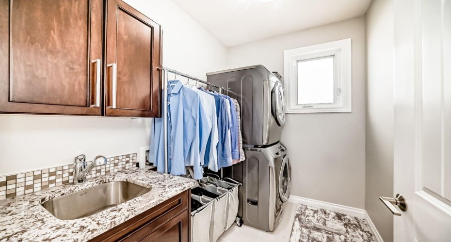 4627 83 Street, Calgary, Alberta T3B 2R1, 4 Bedrooms Bedrooms, ,4 BathroomsBathrooms,Residential,For Sale,83,A2292481