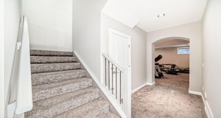 4627 83 Street, Calgary, Alberta T3B 2R1, 4 Bedrooms Bedrooms, ,4 BathroomsBathrooms,Residential,For Sale,83,A2292481