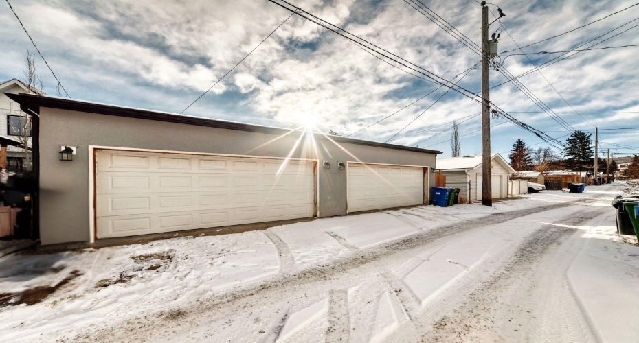 4627 83 Street, Calgary, Alberta T3B 2R1, 4 Bedrooms Bedrooms, ,4 BathroomsBathrooms,Residential,For Sale,83,A2292481