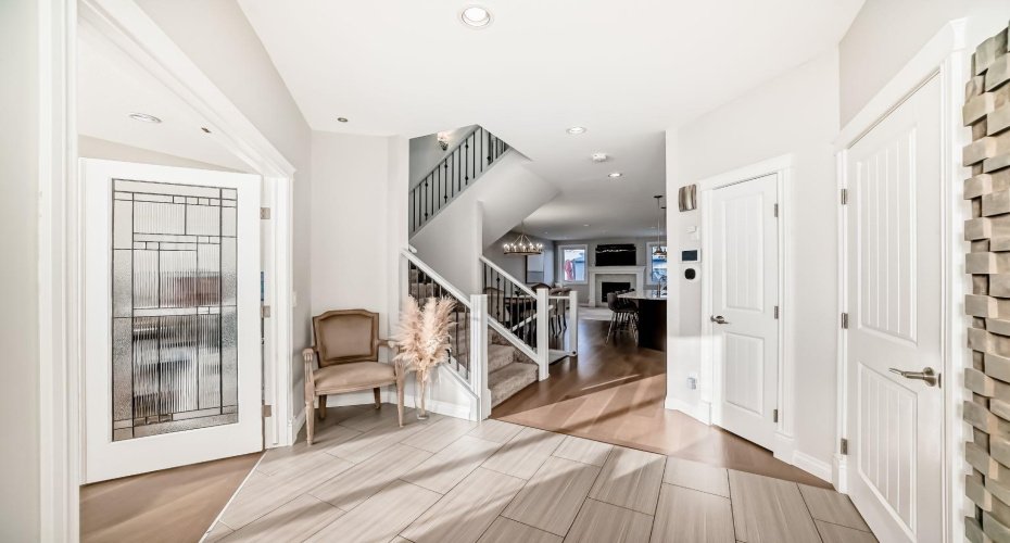 4627 83 Street, Calgary, Alberta T3B 2R1, 4 Bedrooms Bedrooms, ,4 BathroomsBathrooms,Residential,For Sale,83,A2292481