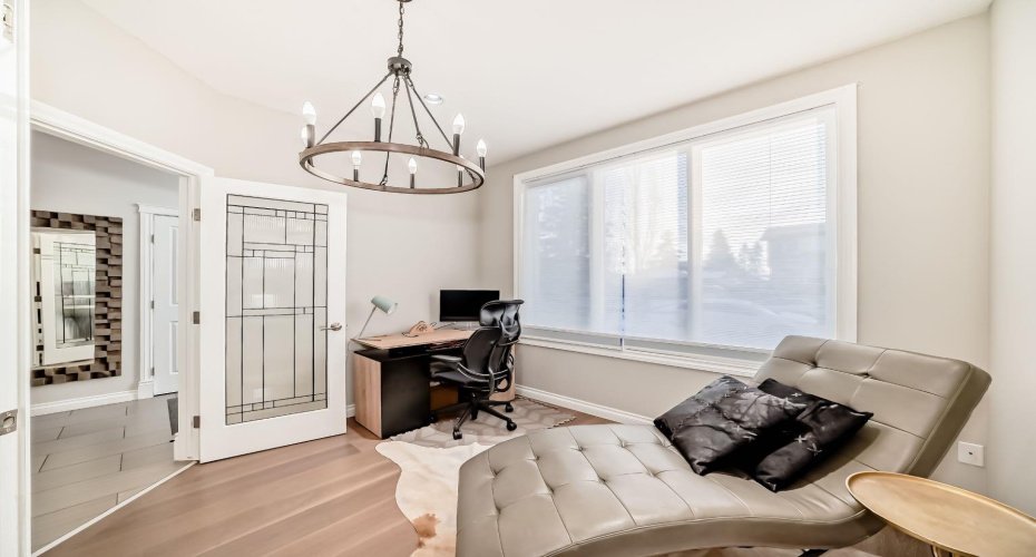 4627 83 Street, Calgary, Alberta T3B 2R1, 4 Bedrooms Bedrooms, ,4 BathroomsBathrooms,Residential,For Sale,83,A2292481