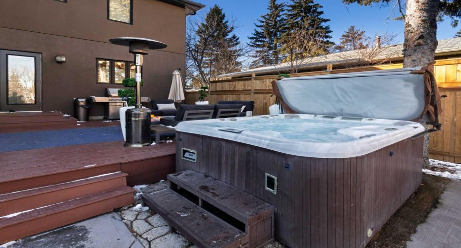 38 Lissington Drive, Calgary, Alberta T3E 5E1, 3 Bedrooms Bedrooms, ,4 BathroomsBathrooms,Residential,For Sale,Lissington,A2292493