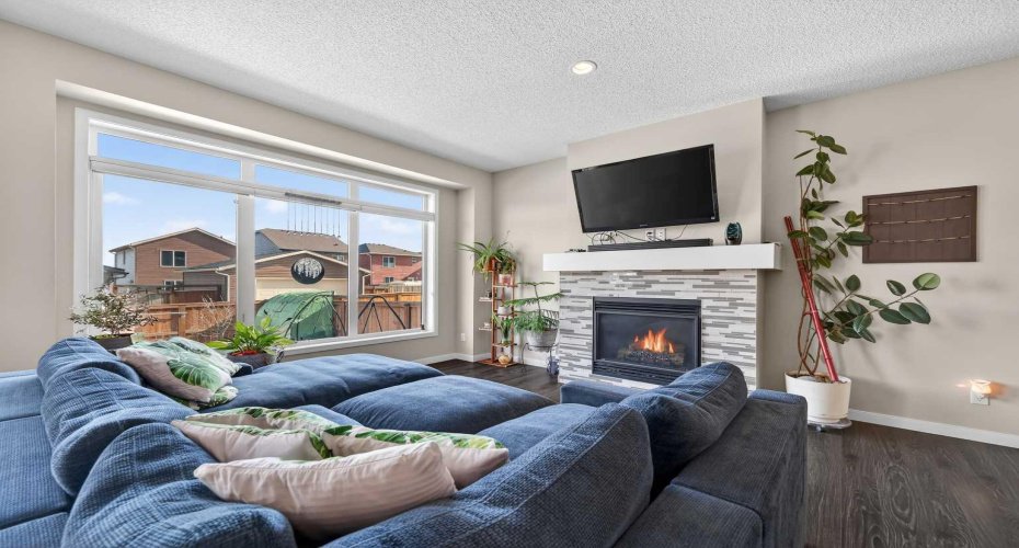 15 Fireside Crescent, Cochrane, Alberta T4C 2L4, 3 Bedrooms Bedrooms, ,3 BathroomsBathrooms,Residential,For Sale,Fireside,A2292524