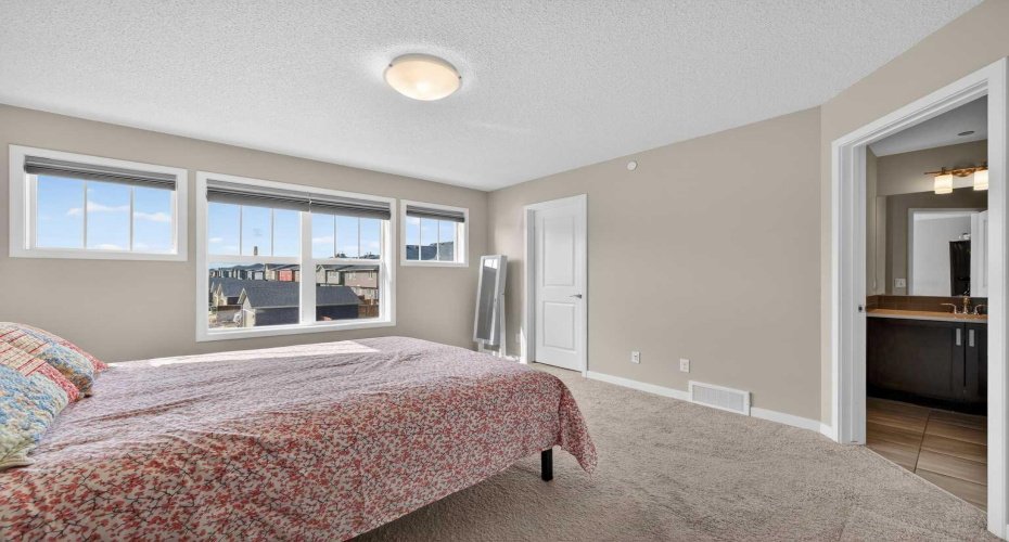 15 Fireside Crescent, Cochrane, Alberta T4C 2L4, 3 Bedrooms Bedrooms, ,3 BathroomsBathrooms,Residential,For Sale,Fireside,A2292524