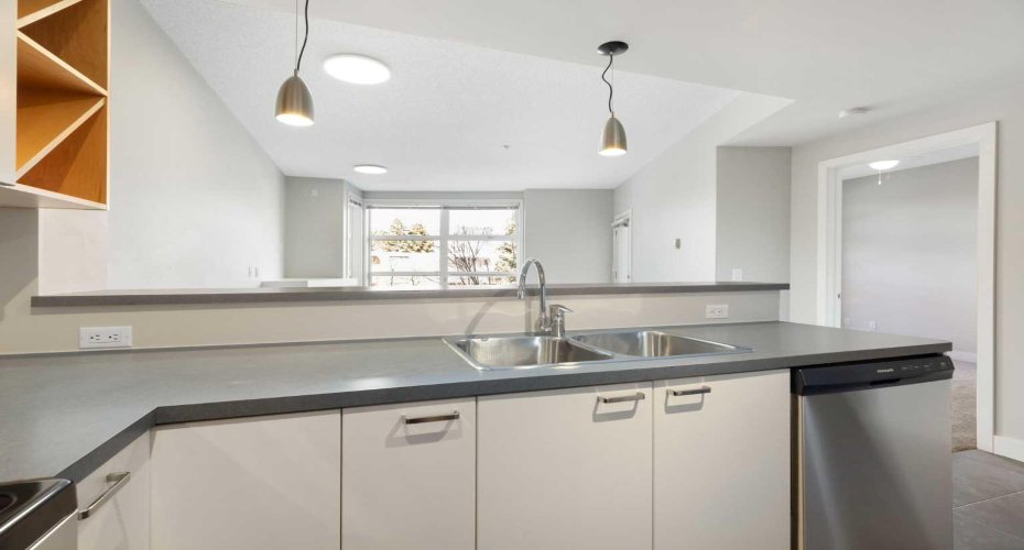 315 24 Avenue, Calgary, Alberta T2S 3E7, 1 Bedroom Bedrooms, ,1 BathroomBathrooms,Residential,For Sale,24,A2292527