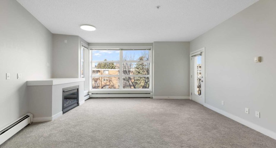 Newer carpets, fresh touch up paint