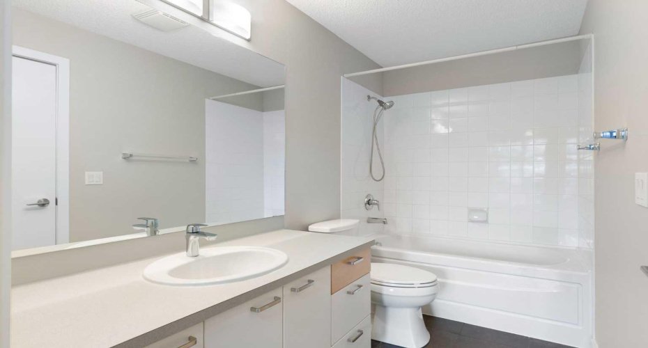 315 24 Avenue, Calgary, Alberta T2S 3E7, 1 Bedroom Bedrooms, ,1 BathroomBathrooms,Residential,For Sale,24,A2292527