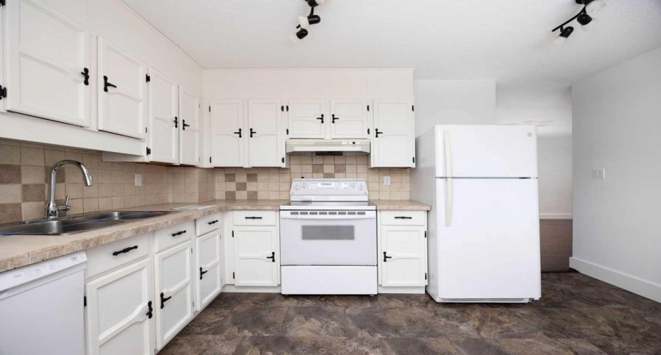 218 Maclaren Crescent, Fort McMurray, Alberta T9K 1J8, 4 Bedrooms Bedrooms, ,2 BathroomsBathrooms,Residential,For Sale,Maclaren,A2292549