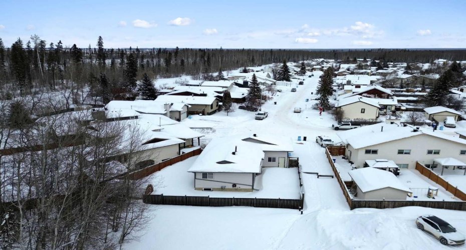 218 Maclaren Crescent, Fort McMurray, Alberta T9K 1J8, 4 Bedrooms Bedrooms, ,2 BathroomsBathrooms,Residential,For Sale,Maclaren,A2292549