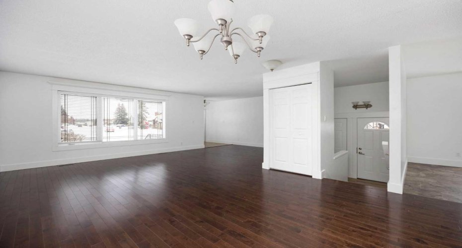 218 Maclaren Crescent, Fort McMurray, Alberta T9K 1J8, 4 Bedrooms Bedrooms, ,2 BathroomsBathrooms,Residential,For Sale,Maclaren,A2292549