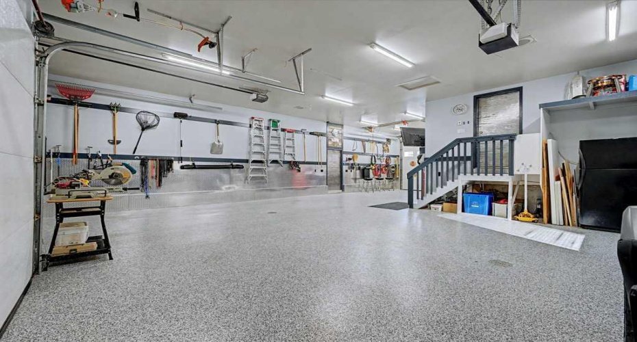 Has In Floor heat and Drains