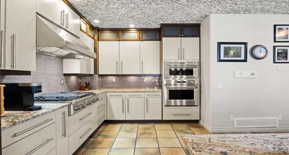 100 Signature Way, Calgary, Alberta T3H 2W6, 3 Bedrooms Bedrooms, ,4 BathroomsBathrooms,Residential,For Sale,Signature,A2292586