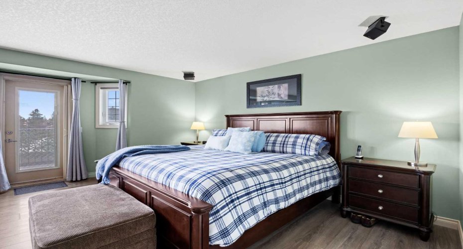 100 Signature Way, Calgary, Alberta T3H 2W6, 3 Bedrooms Bedrooms, ,4 BathroomsBathrooms,Residential,For Sale,Signature,A2292586