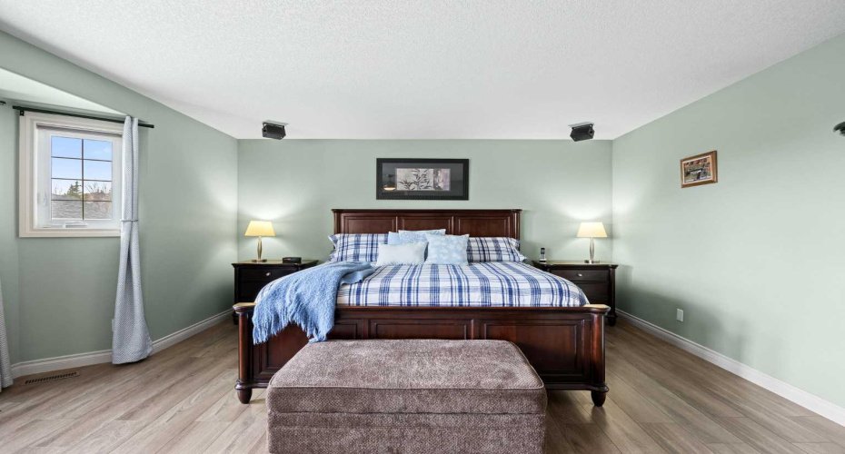 100 Signature Way, Calgary, Alberta T3H 2W6, 3 Bedrooms Bedrooms, ,4 BathroomsBathrooms,Residential,For Sale,Signature,A2292586