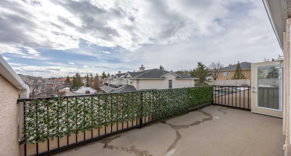 100 Signature Way, Calgary, Alberta T3H 2W6, 3 Bedrooms Bedrooms, ,4 BathroomsBathrooms,Residential,For Sale,Signature,A2292586