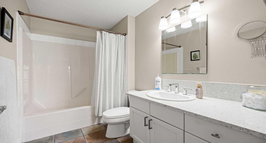 100 Signature Way, Calgary, Alberta T3H 2W6, 3 Bedrooms Bedrooms, ,4 BathroomsBathrooms,Residential,For Sale,Signature,A2292586