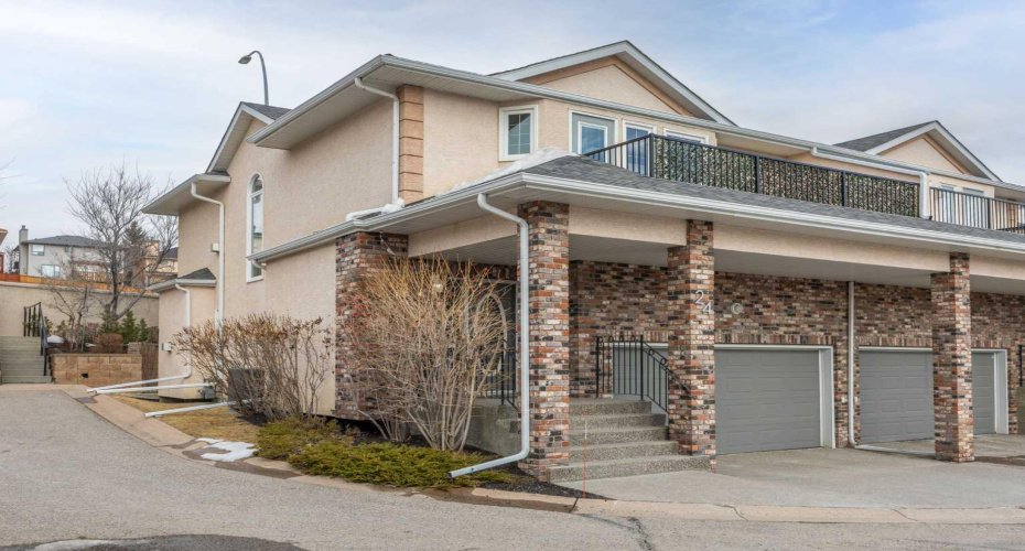 100 Signature Way, Calgary, Alberta T3H 2W6, 3 Bedrooms Bedrooms, ,4 BathroomsBathrooms,Residential,For Sale,Signature,A2292586