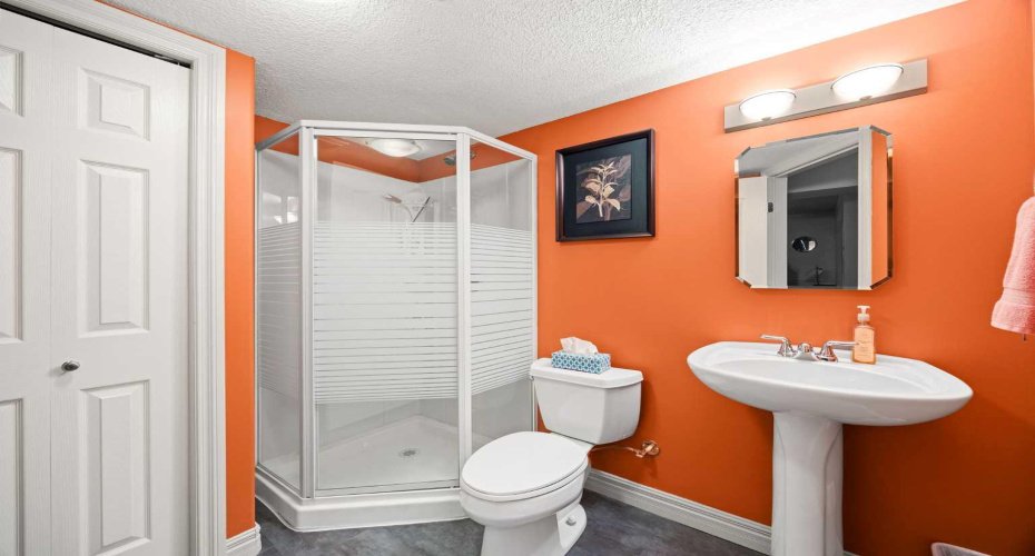 100 Signature Way, Calgary, Alberta T3H 2W6, 3 Bedrooms Bedrooms, ,4 BathroomsBathrooms,Residential,For Sale,Signature,A2292586