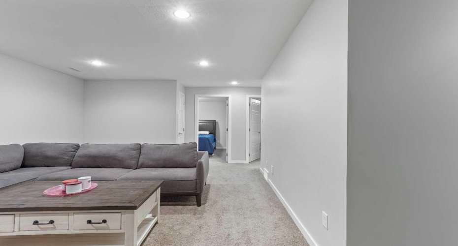 493 Devonia Way, Lethbridge, Alberta T1J 5J7, 5 Bedrooms Bedrooms, ,4 BathroomsBathrooms,Residential,For Sale,Devonia,A2292594