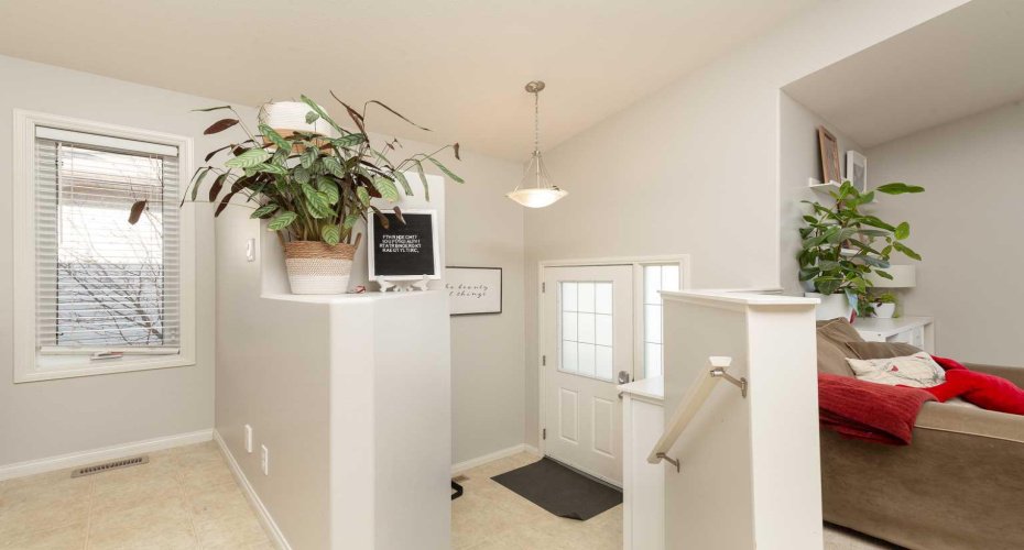 505 Gateway Crescent, Lethbridge, Alberta T1K 4X2, 4 Bedrooms Bedrooms, ,3 BathroomsBathrooms,Residential,For Sale,Gateway,A2292669