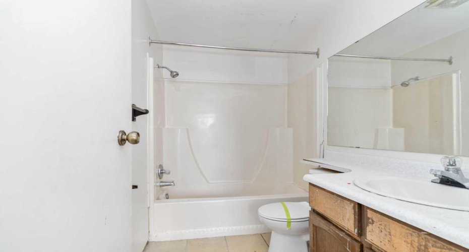 Upper 4 piece bathroom