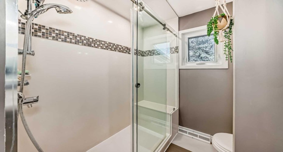 39 Winchester Crescent, Calgary, Alberta T3C 2T9, 4 Bedrooms Bedrooms, ,2 BathroomsBathrooms,Residential,For Sale,Winchester,A2292688