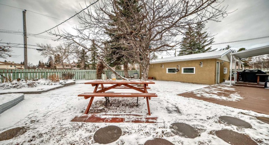 39 Winchester Crescent, Calgary, Alberta T3C 2T9, 4 Bedrooms Bedrooms, ,2 BathroomsBathrooms,Residential,For Sale,Winchester,A2292688