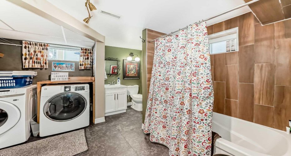 39 Winchester Crescent, Calgary, Alberta T3C 2T9, 4 Bedrooms Bedrooms, ,2 BathroomsBathrooms,Residential,For Sale,Winchester,A2292688