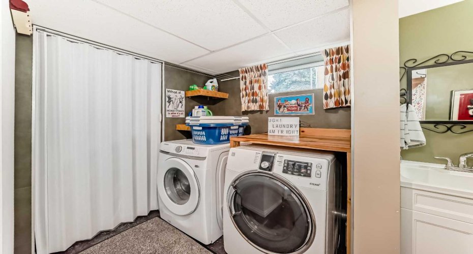 39 Winchester Crescent, Calgary, Alberta T3C 2T9, 4 Bedrooms Bedrooms, ,2 BathroomsBathrooms,Residential,For Sale,Winchester,A2292688