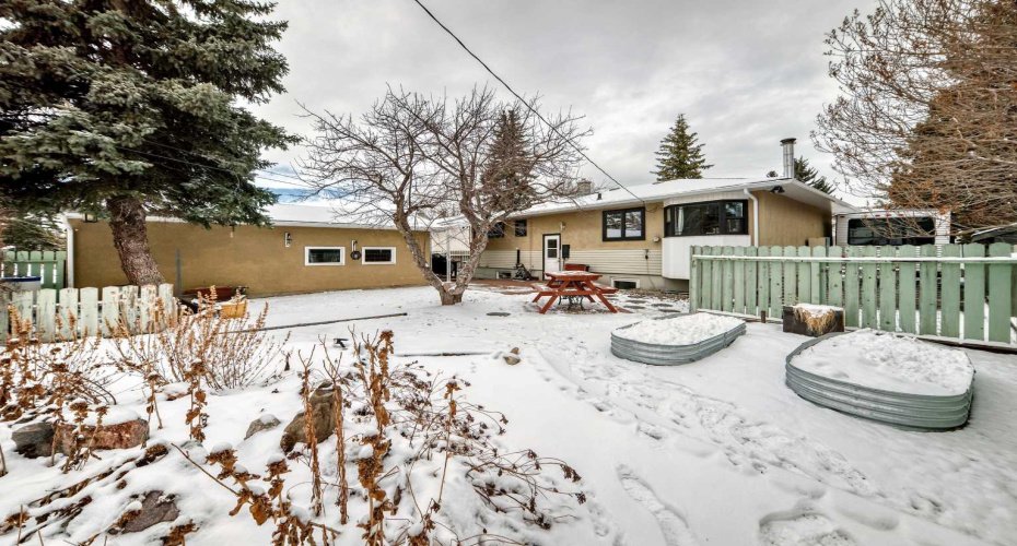 39 Winchester Crescent, Calgary, Alberta T3C 2T9, 4 Bedrooms Bedrooms, ,2 BathroomsBathrooms,Residential,For Sale,Winchester,A2292688