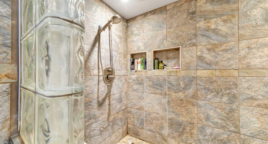 5615 24 Street, Lloydminster, Alberta T9V 2V1, 4 Bedrooms Bedrooms, ,3 BathroomsBathrooms,Residential,For Sale,24,A2292712