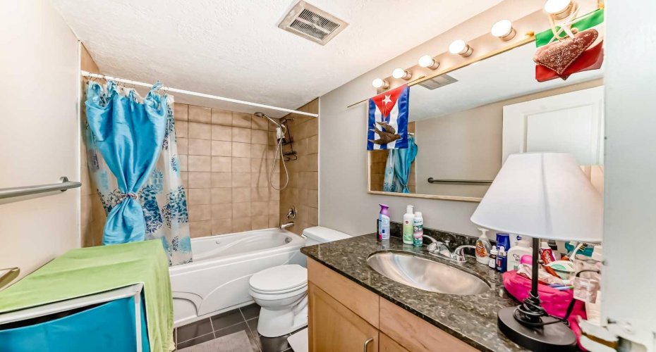 315 9A Street, Calgary, Alberta T2N 1T7, 2 Bedroom Bedrooms, 0 ,1 BathroomBathrooms,Residential,For Sale,9A,0,A2287030