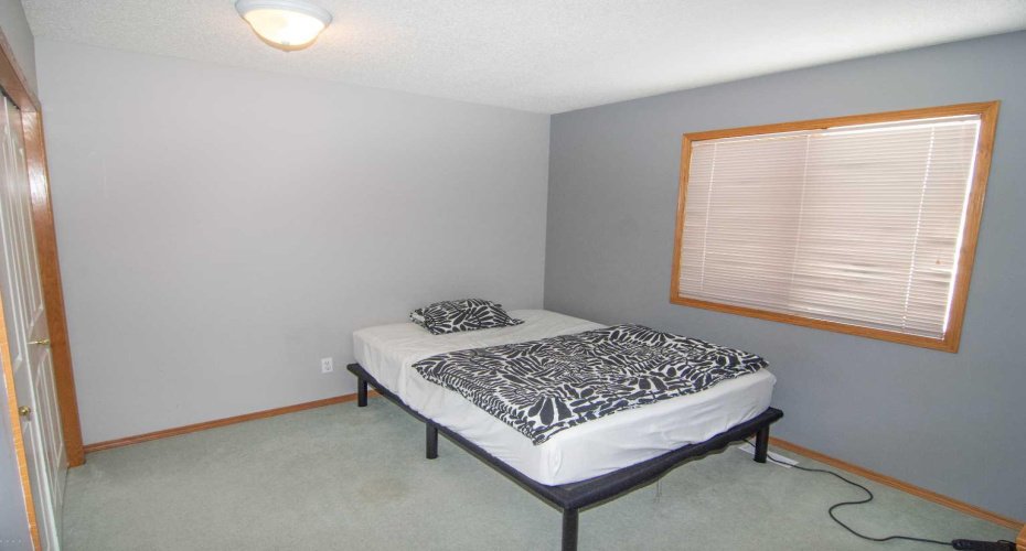 18 West Murphy Place, Cochrane, Alberta T4C1L8, 4 Bedrooms Bedrooms, ,3 BathroomsBathrooms,Residential,For Sale,West Murphy,A2292794