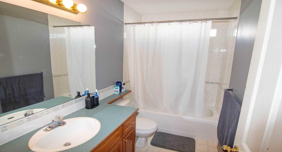 18 West Murphy Place, Cochrane, Alberta T4C1L8, 4 Bedrooms Bedrooms, ,3 BathroomsBathrooms,Residential,For Sale,West Murphy,A2292794