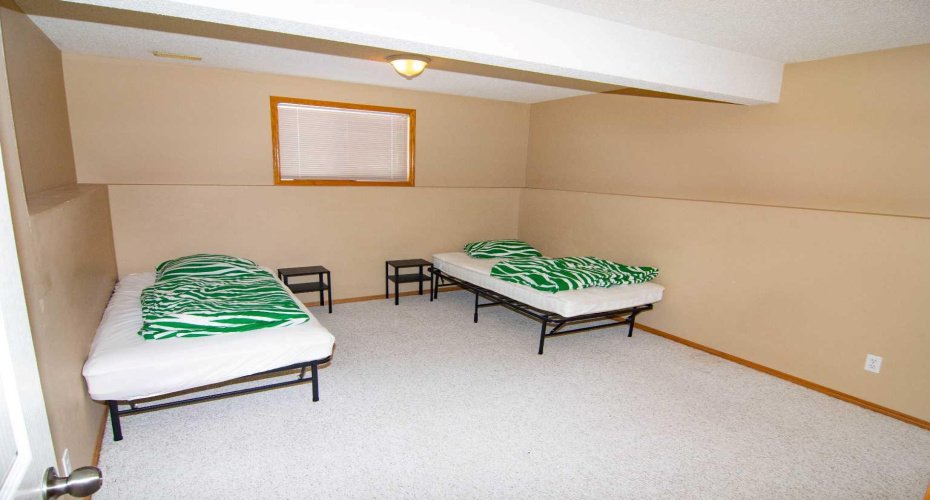 18 West Murphy Place, Cochrane, Alberta T4C1L8, 4 Bedrooms Bedrooms, ,3 BathroomsBathrooms,Residential,For Sale,West Murphy,A2292794